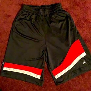 Air Jordan men’s athletic shorts blk red/wht